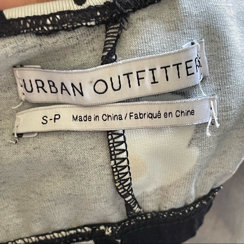 URBAN OUTFITTERS | Black Daisy Print Sports Bra Bralet Sz S - Picture 4 of 5